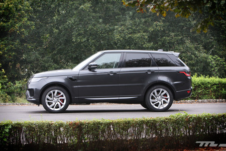 Probamos el Range Rover Sport P400e, un lujoso lord híbrido enchufable de 404 CV que luce la etiqueta Cero de la DGT