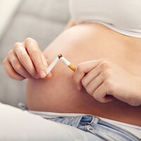 Estos son los riesgos de fumar durante el embarazo, y son más graves de lo que se creía  