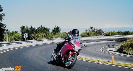 Honda VFR 1200F, la prueba: viajar en primera clase