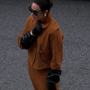 Boho chic, efecto piel y más: todas las faldas midi de Zara ahora rebajadas 