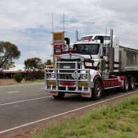 Radares de 'sobrepeso': en esta ciudad se han cansado de que los camiones deterioren sus carreteras, y van a multarlos 