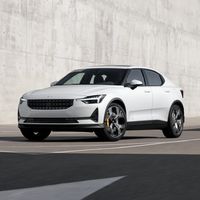 Polestar 2: un sedán fastback de 400 hp y autonomía de 500 km con sed de derrocar al Tesla Model 3