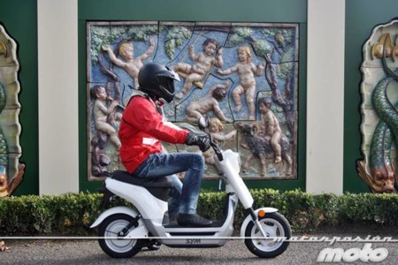 Motorpasión a dos ruedas: SYM Symmetry, Ducati 1199RS y Moto Guzzi V7, para todos los gustos