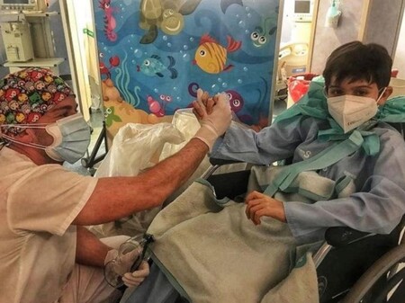 Un niño de 10 años de Ciudad Real supera la Covid-19 tras pasar 11 días en la UCI: "un ejemplo en todo para todos"