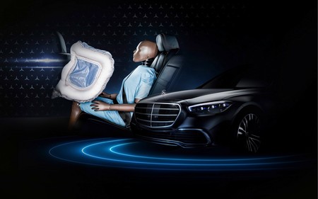 El Mercedes-Benz Clase S 2021 contará con bolsas de aire frontales para pasajeros del asiento trasero