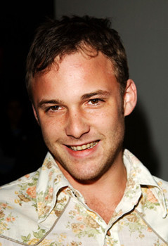 Flores y un tatuaje para Brad Renfro