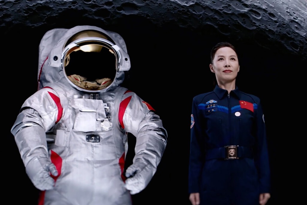 La NASA se propuso enviar una mujer a la Luna antes de que lo haga China. Se le está complicando cada vez más