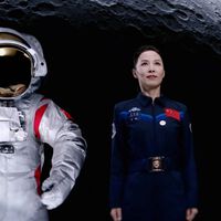 La NASA se propuso enviar una mujer a la Luna antes de que lo haga China. Se le está complicando cada vez más