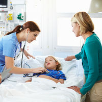 Los niños con cáncer ingresados en la UCI podrán estar 24 horas con sus padres 