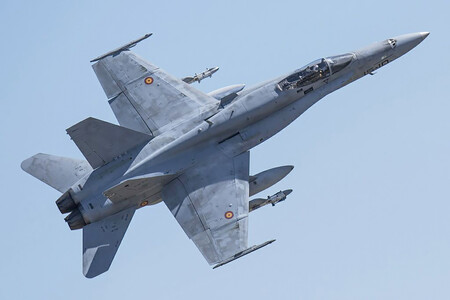 F18 Honet Ala 15 En Vuelo