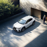 Lexus tiene claro el público objetivo de su gama UX 2026: conductores que buscan un crossover urbano híbrido de diseño prémium