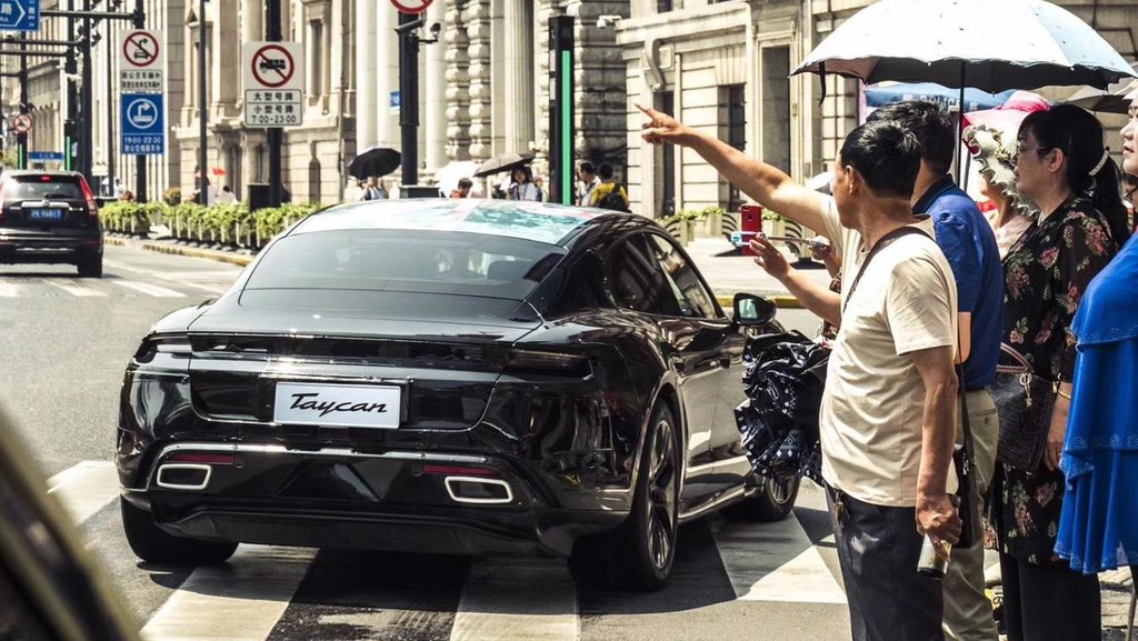 Porsche Taycan se deja ver una vez más previo a su lanzamiento en septiembre