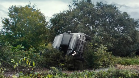 Volcado, golpeado y lanzado por los aires: el calvario de Land Rover Defender en '007: Sin tiempo para morir', en vídeo