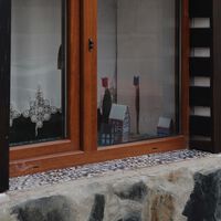 Las empresas de limpieza avisan si vas a limpiar el poyete de la ventana: “fíjate antes de usar vinagre, lejía o bicarbonato”