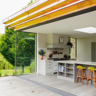 Seis trucos para ocultar el tubo de la campana extractora de la cocina sin perder de vista el estilo 