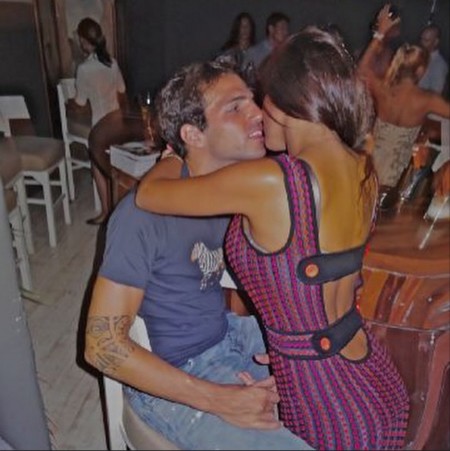Ay Cesc, ¿no había una foto mejor para felicitar el cumple a la señora?