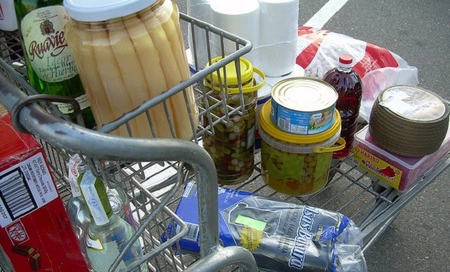 Los hogares españoles gastan 5.292 millones menos en 2012 