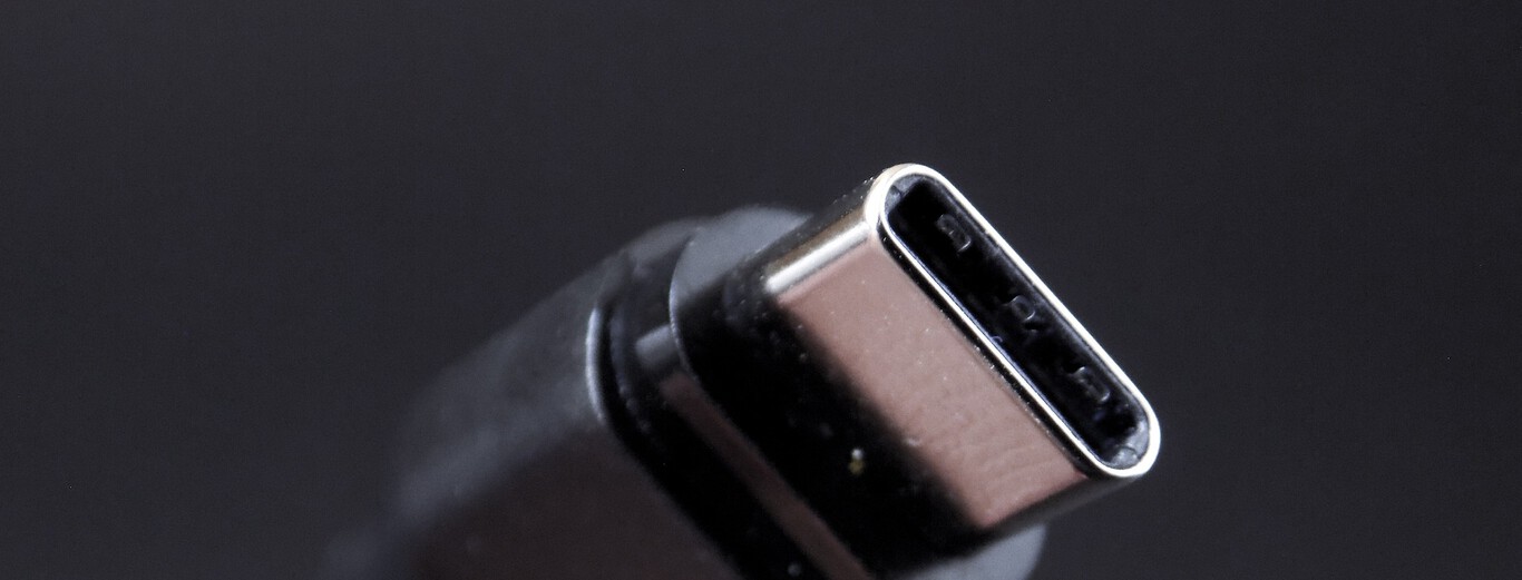 Usb type c скорость. Usb-c на аираодцах про2. j5019 usb-c. liqitdetected usb c connector.