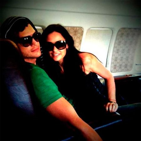 demi-y-ashton-avion