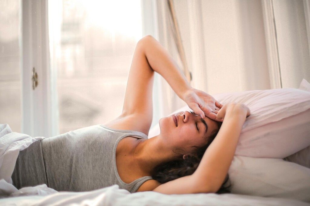 Si duermes con el aire acondicionado, aquí tienes cinco consejos para no sufrir las consecuencias