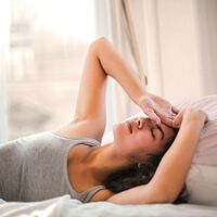 Si duermes con el aire acondicionado, aquí tienes cinco consejos para no sufrir las consecuencias