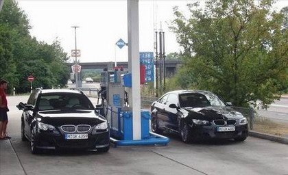 BMW M5 Touring, repostando junto a un M3