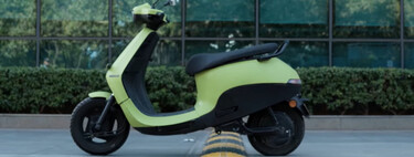 La primera moto autónoma ya es real. Es un scooter eléctrico que habla 22 idiomas, va a hacer la compra y se pone a 115 km/h