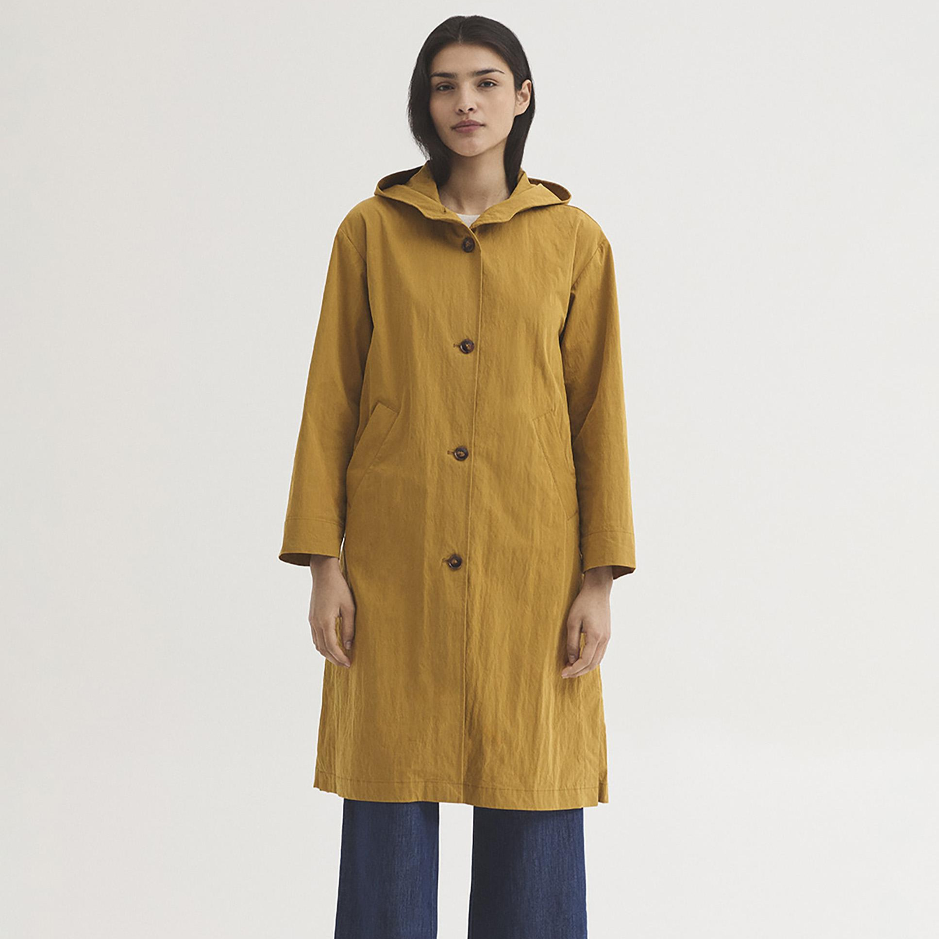 Gabardina de mujer con capucha repelente al agua Mostaza Nice Things