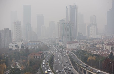 Tan irónico como increíble: los autos eléctricos son causantes indirectos de la polución en China