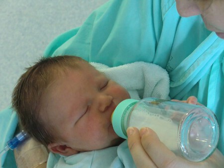 Los bebés que reciben leche de fórmula enriquecida con nutrientes o suplementos no tienen ventajas cognitivas frente a los que no