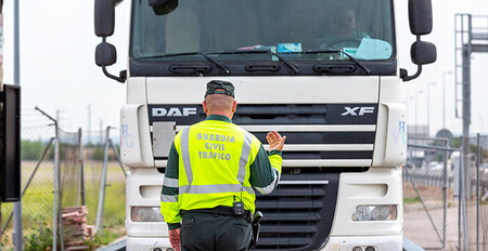 La DGT multa a más de 1.300 camioneros en una semana por exceder las horas de conducción o no cumplir los descansos