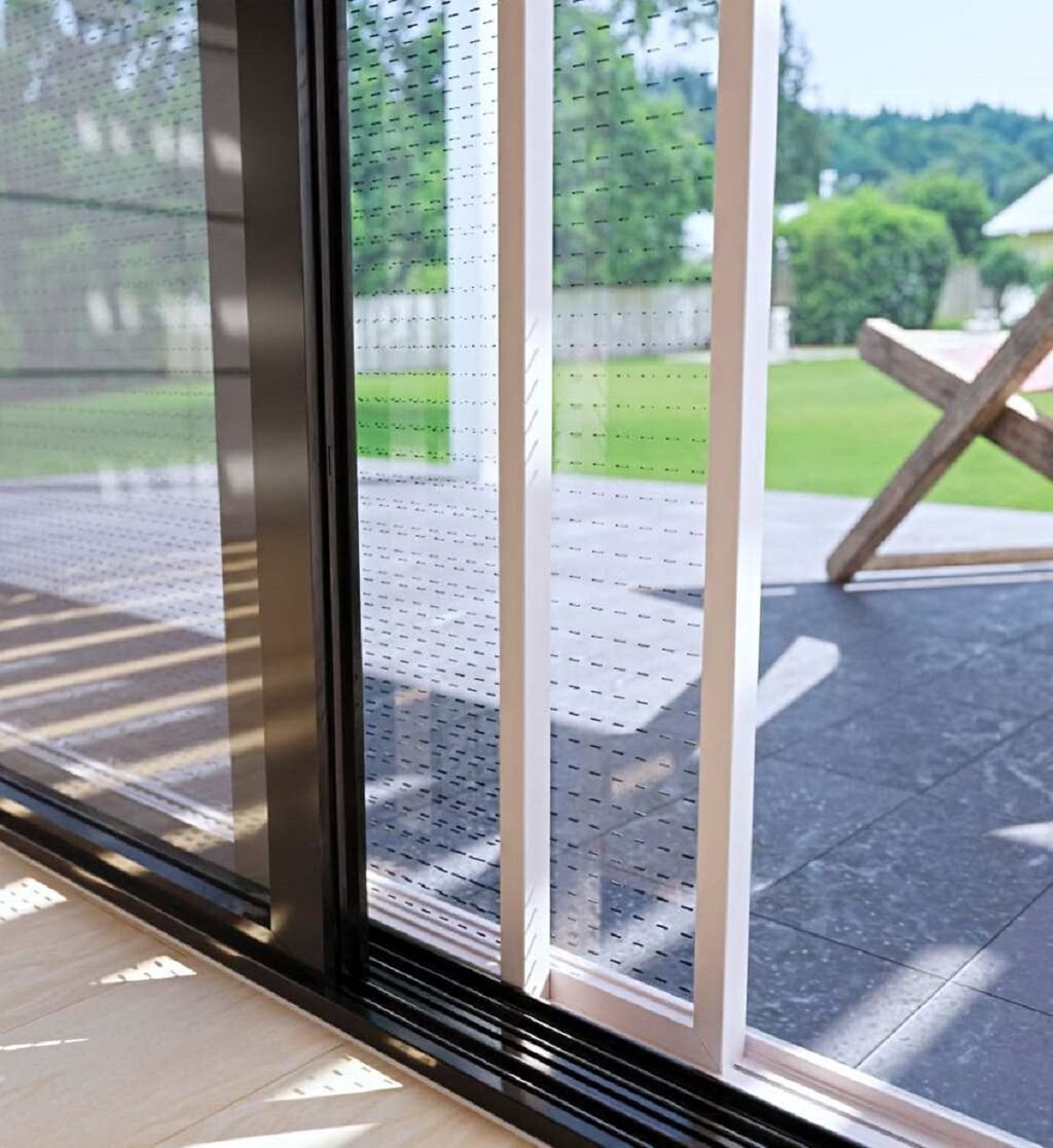 Esta mosquitera promete funcionar además como aire acondicionado: afirma enfriar la casa hasta 10ºC sin gastar luz 