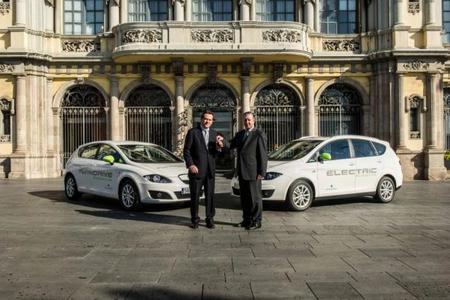 SEAT suministra un coche eléctrico y un híbrido enchufable al puerto de Barcelona