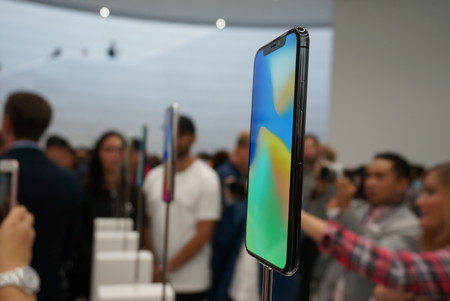 Todos a sus puestos de combate: Apple comienza a enviar el iPhone X a los primeros clientes en Europa