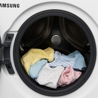 Si hay una piel delicada en casa, esa es la del bebé: el modo Baby Clothes de Samsung lava su ropa con suavidad total