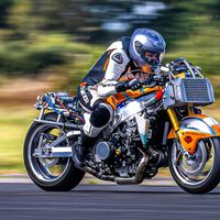 A casi 400 km/h en una Suzuki Hayabusa con turbo: nuevo récord mundial de velocidad para una mujer en moto naked