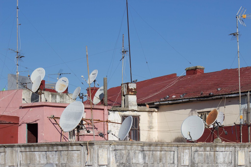 Varios ayuntamientos avisan de problemas para ver la TDT: si te ocurre, la adaptación de la antena puede salirte gratis