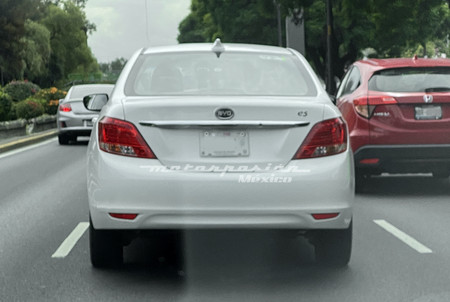 Los chinos de ByD ya ruedan en México: cazamos al E5 con placas de ecológico en CDMX