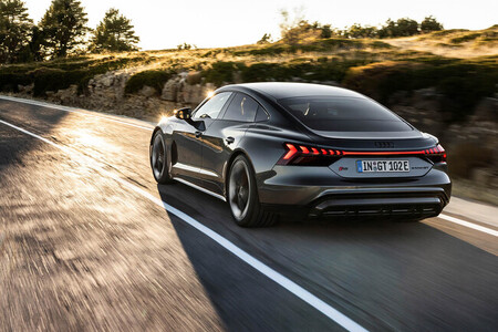 Audi apuesta por futuros coches eléctricos con menos autonomía y más pequeños para evitar que sean "innecesariamente caros"