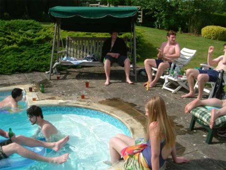 Algunos cuidados que debemos tener en la piscina para no poner en riesgo nuestra salud