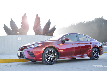 Toyota Camry 2018 4