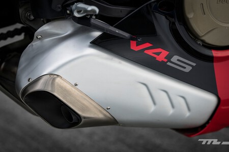 Ducati Panigale V4 2022 004
