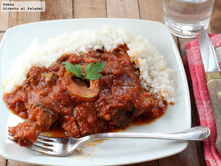 Ossobuco en salsa casera de tomate frito. Receta