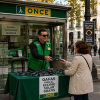 Desde hoy ya puedes conseguir gratis las gafas que reparte el Gobierno para ver el eclipse