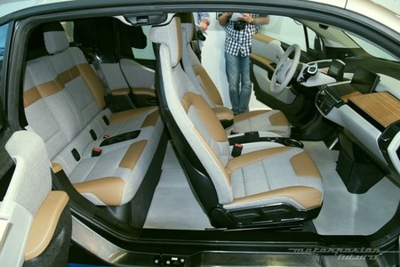 BMW i3presentación en Madrid interior puertas abiertas