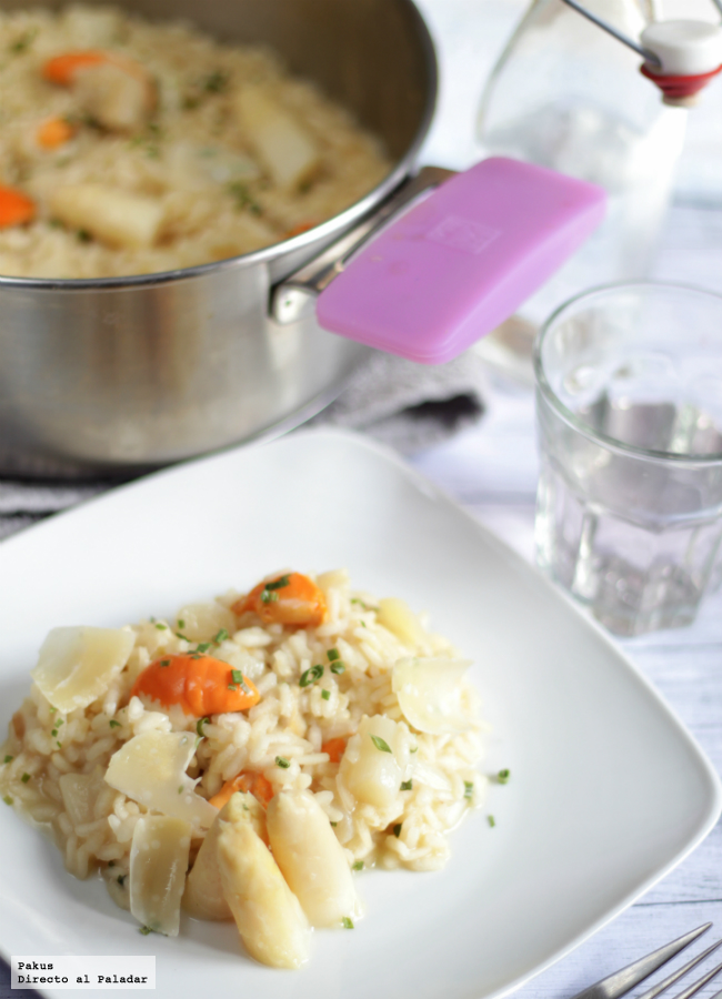 Risotto de espárragos de Navarra y coral de vieiras. Receta para lucirse