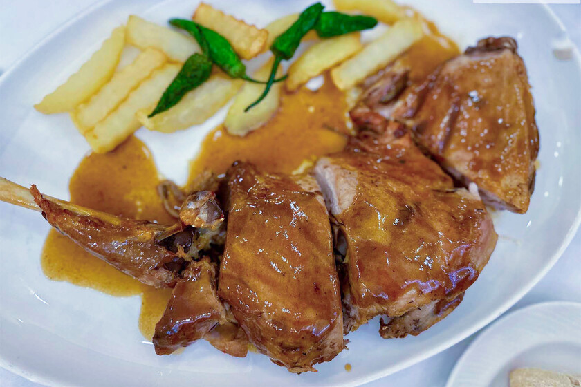 Está en Castilla, pero en mitad de La Mancha: el restaurante de Albacete donde bordan el cordero en todas sus versiones