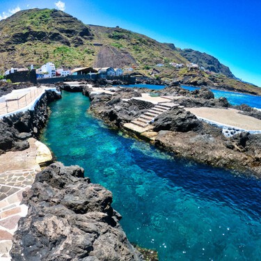 El pueblo español famoso por sus piscinas naturales frente al mar que muchos comparan con Positano 