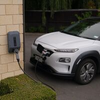 Los precios de los coches eléctricos corren el riesgo de dispararse, y la razón está en el ADN de sus baterías 