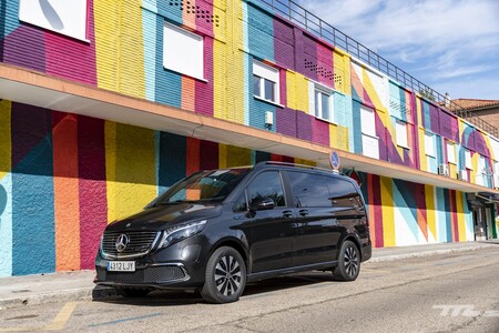 Probamos la Mercedes-Benz EQV: una furgoneta eléctrica de lujo con hasta 482 km de autonomía, desde 79.084 euros